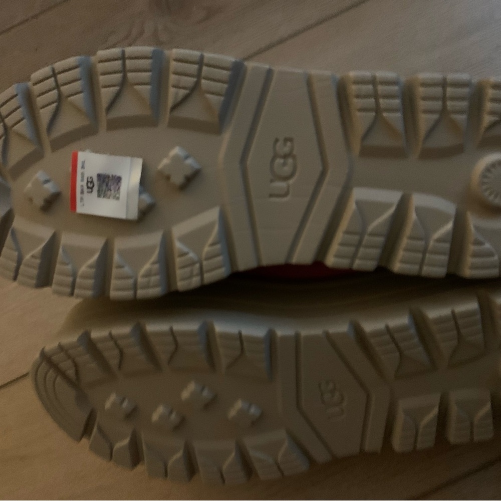 UGG Clem Size 8 NIB - Picture 3 of 5